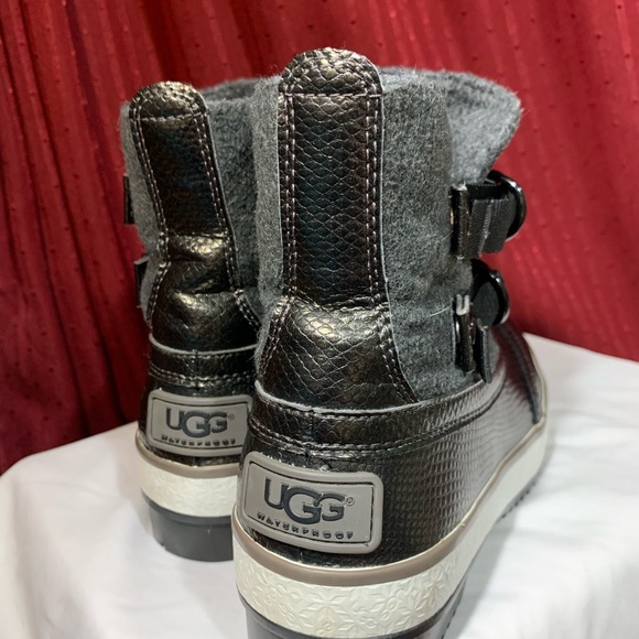 Ugg Australia Marais ~ Waterproof Winter Boots. Women’s Size 6. - Picture 3 of 4
